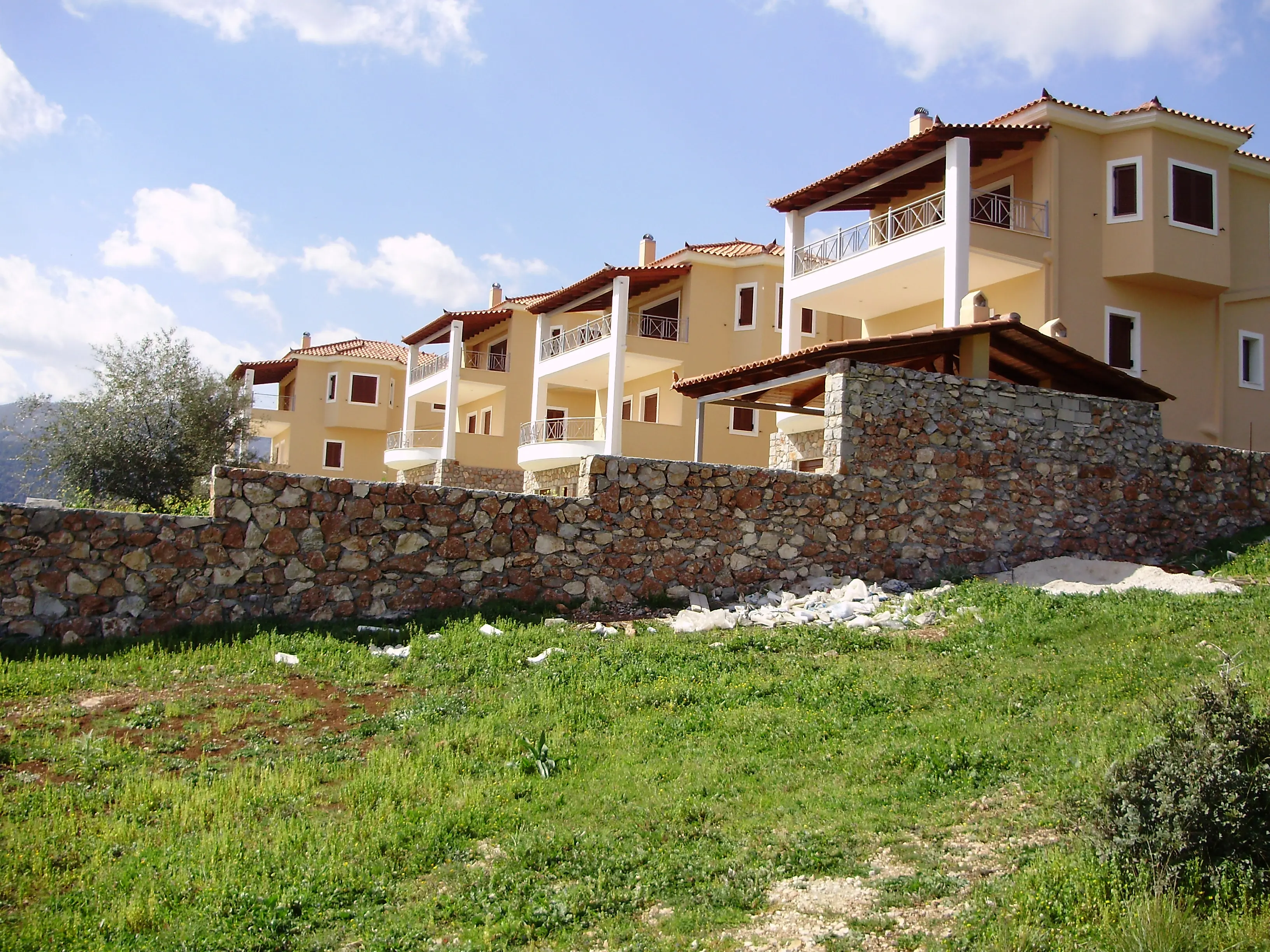 Κατασκευές εργολάβου στον Κόρφο